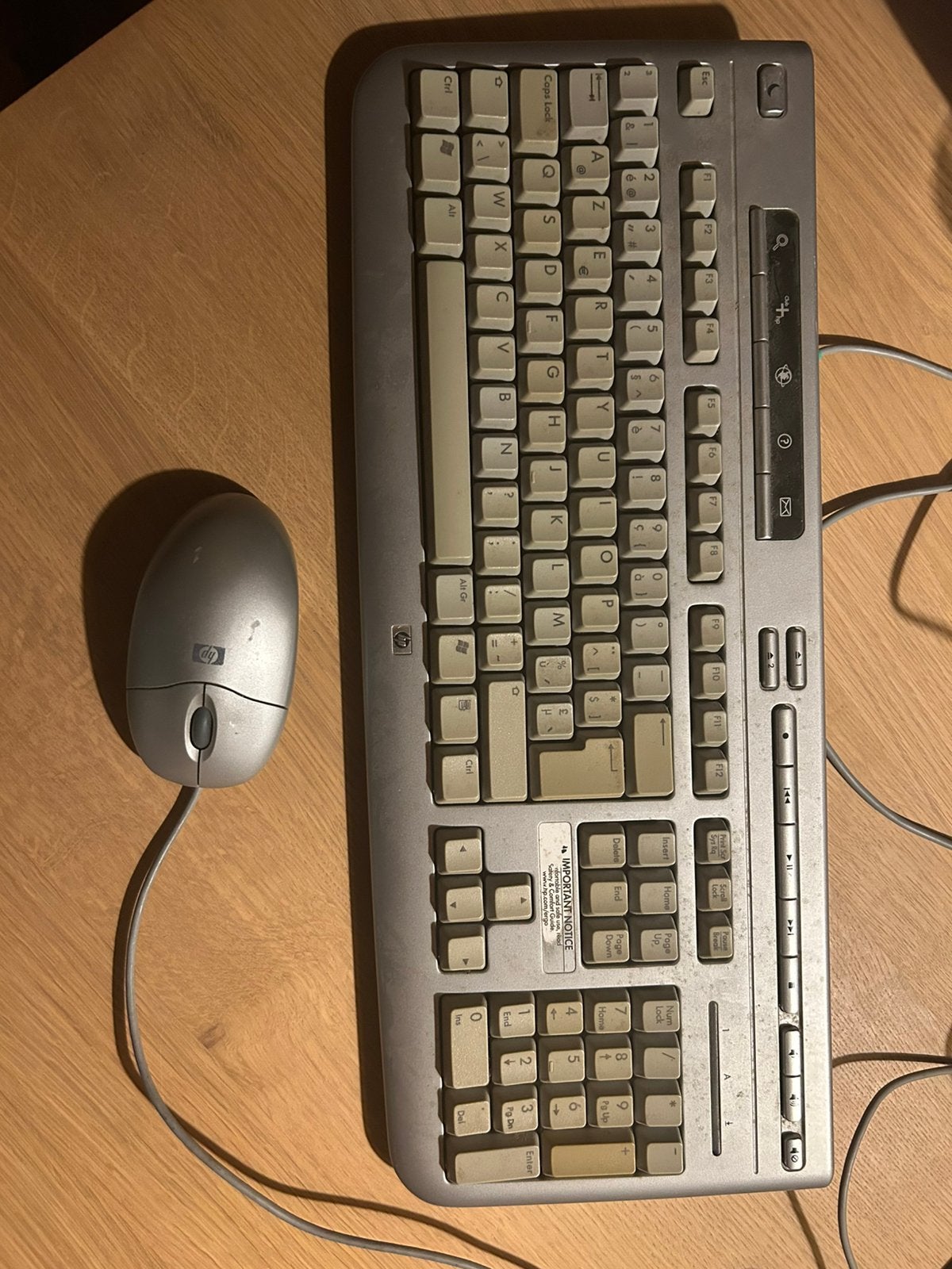 Oude HP muis en toetsenbord, Computers en Software, Toetsenborden, Ophalen, Azerty, Bedraad, Gebruikt