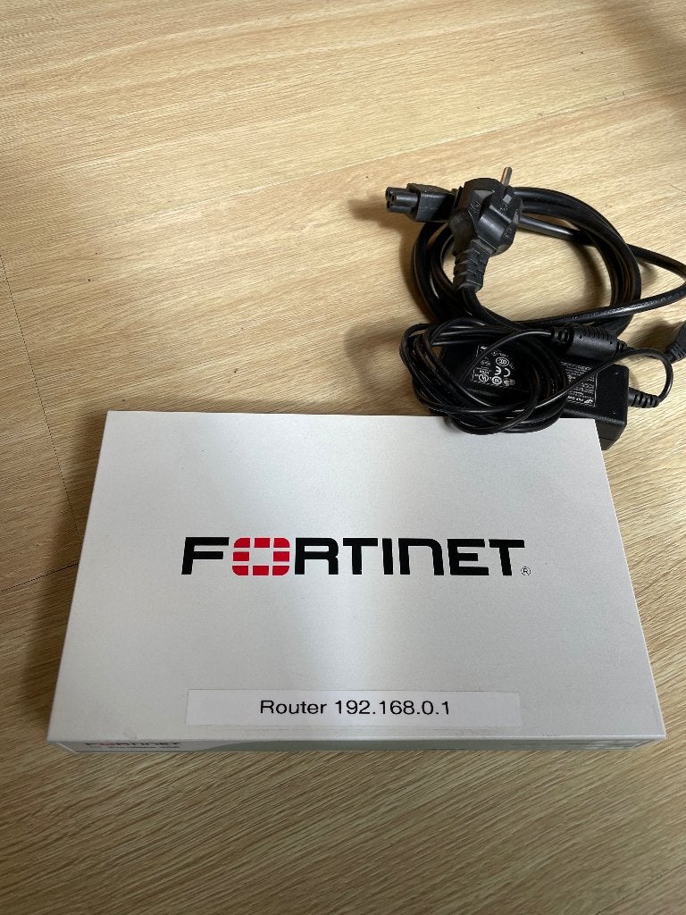 Fortinet Fortigate 40C Router/Firewall, Enlèvement, Utilisé, Routeur, Fortinet - Fortigate