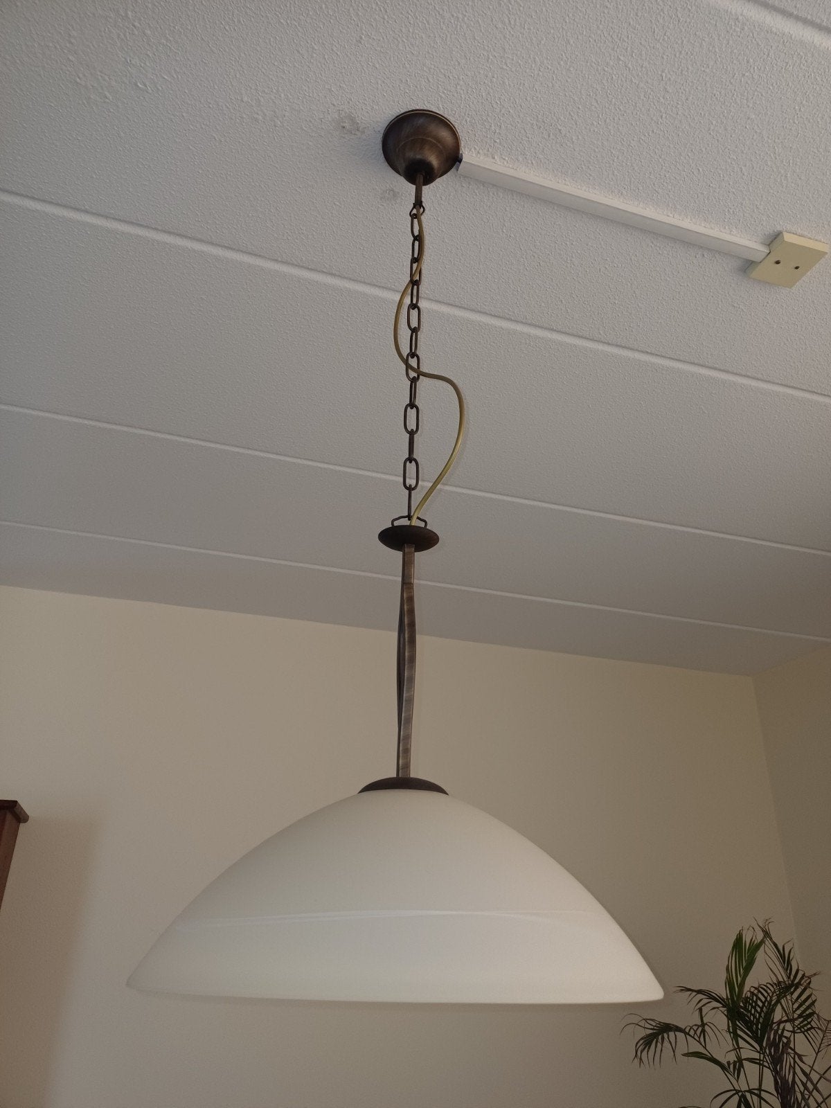 hanglamp met glazen kap, Ophalen