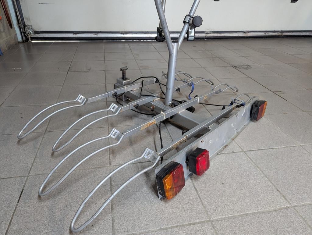 Porte vélos 4 vélos sur attache remorque, Ophalen