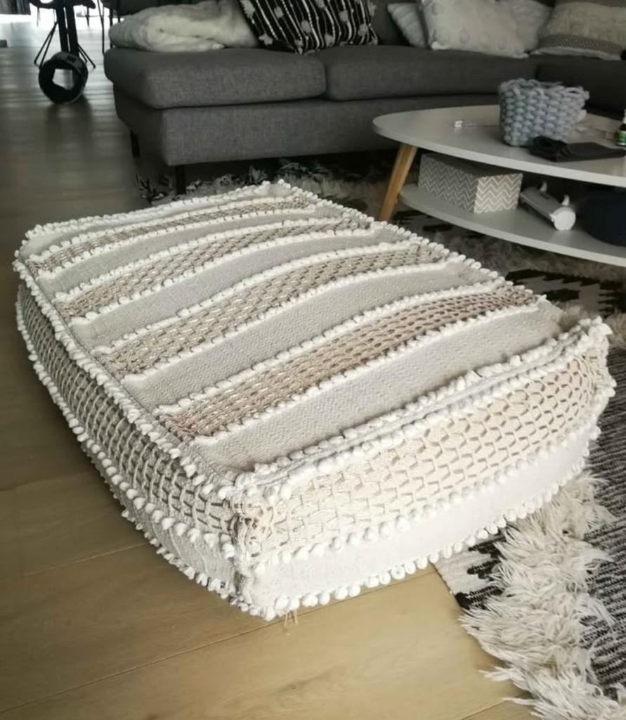 Grand pouf beige, Maison & Meubles, Canapés | Repose-pieds & Poufs, Enlèvement