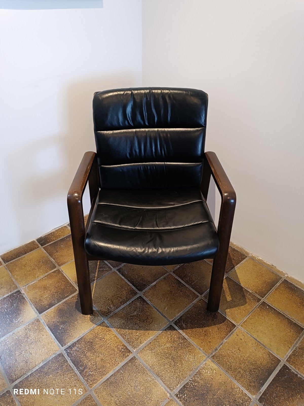 Fauteuil Vintage en Bois et Cuir Noir / Chaise Buteau rétro, Maison & Meubles, Enlèvement, Noir, Bois, Une