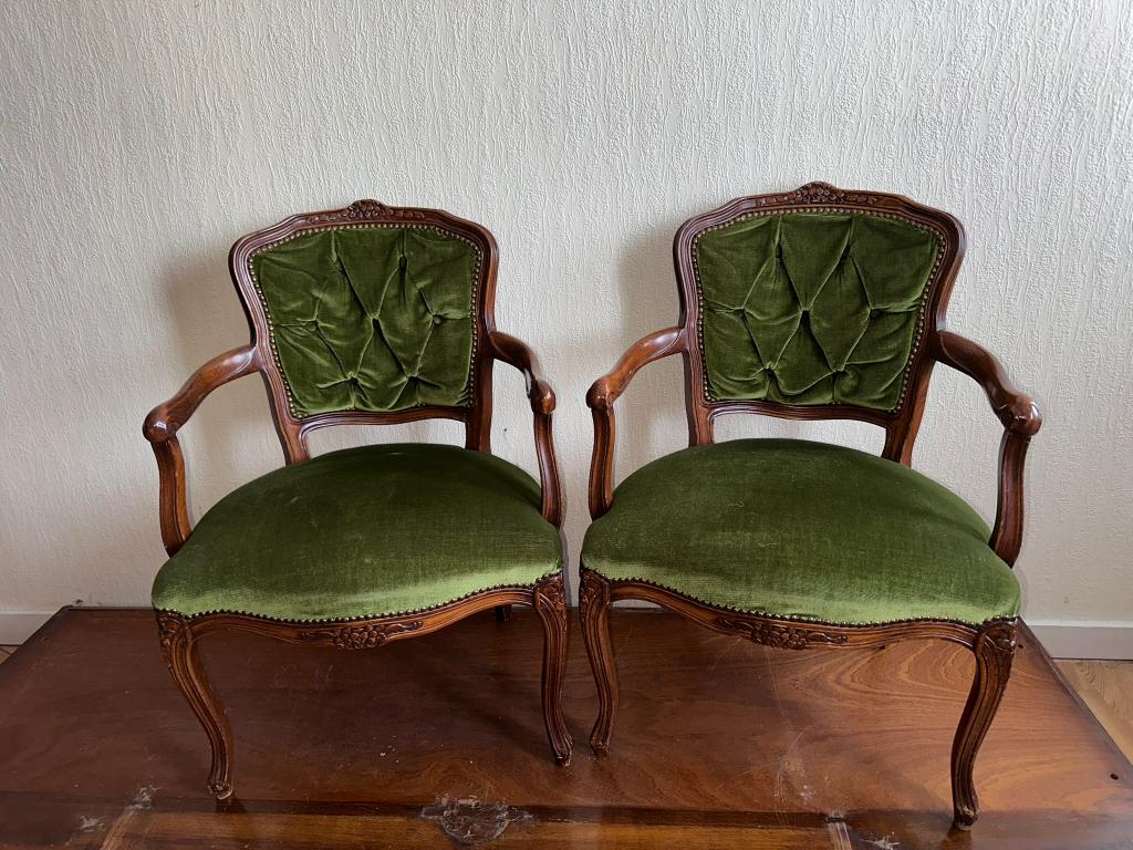 Chaises élégantes en velours vert Louis XV (Reproduction), Enlèvement