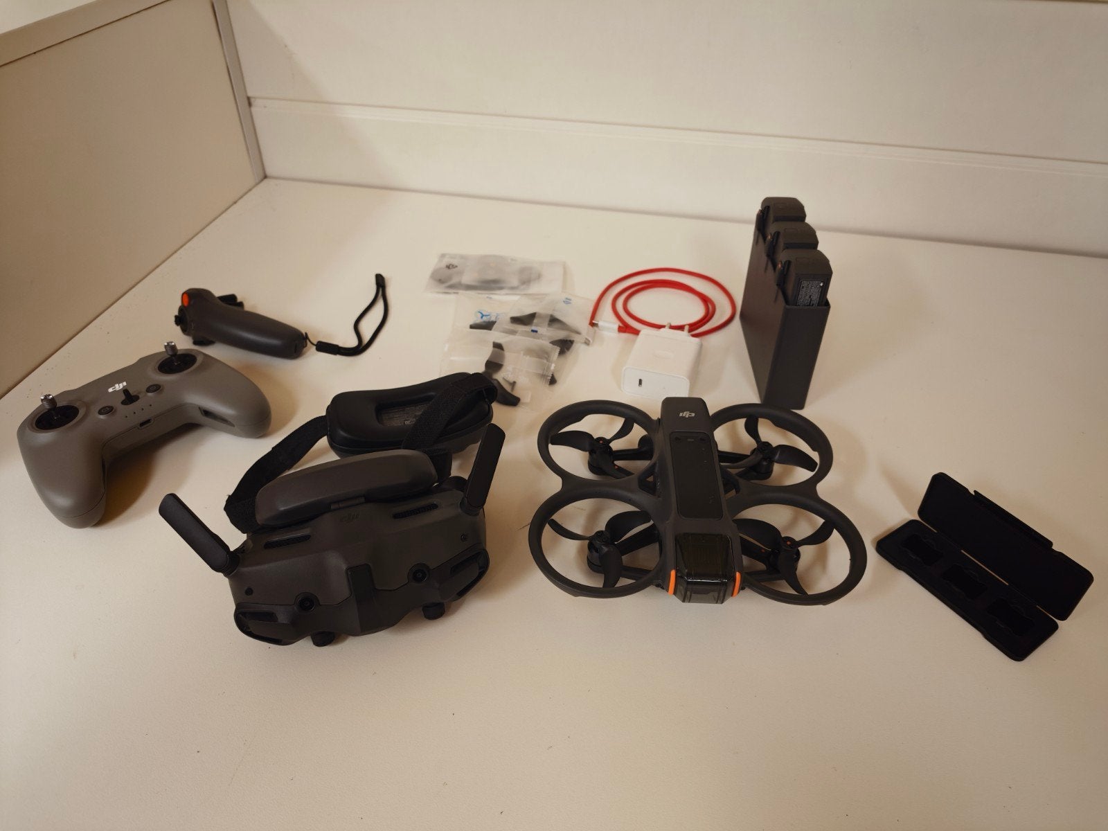 Dji Avata 2 fly more combo, Enlèvement ou Envoi, RTF (Ready to Fly), Comme neuf, Quadricoptère ou Multicoptère