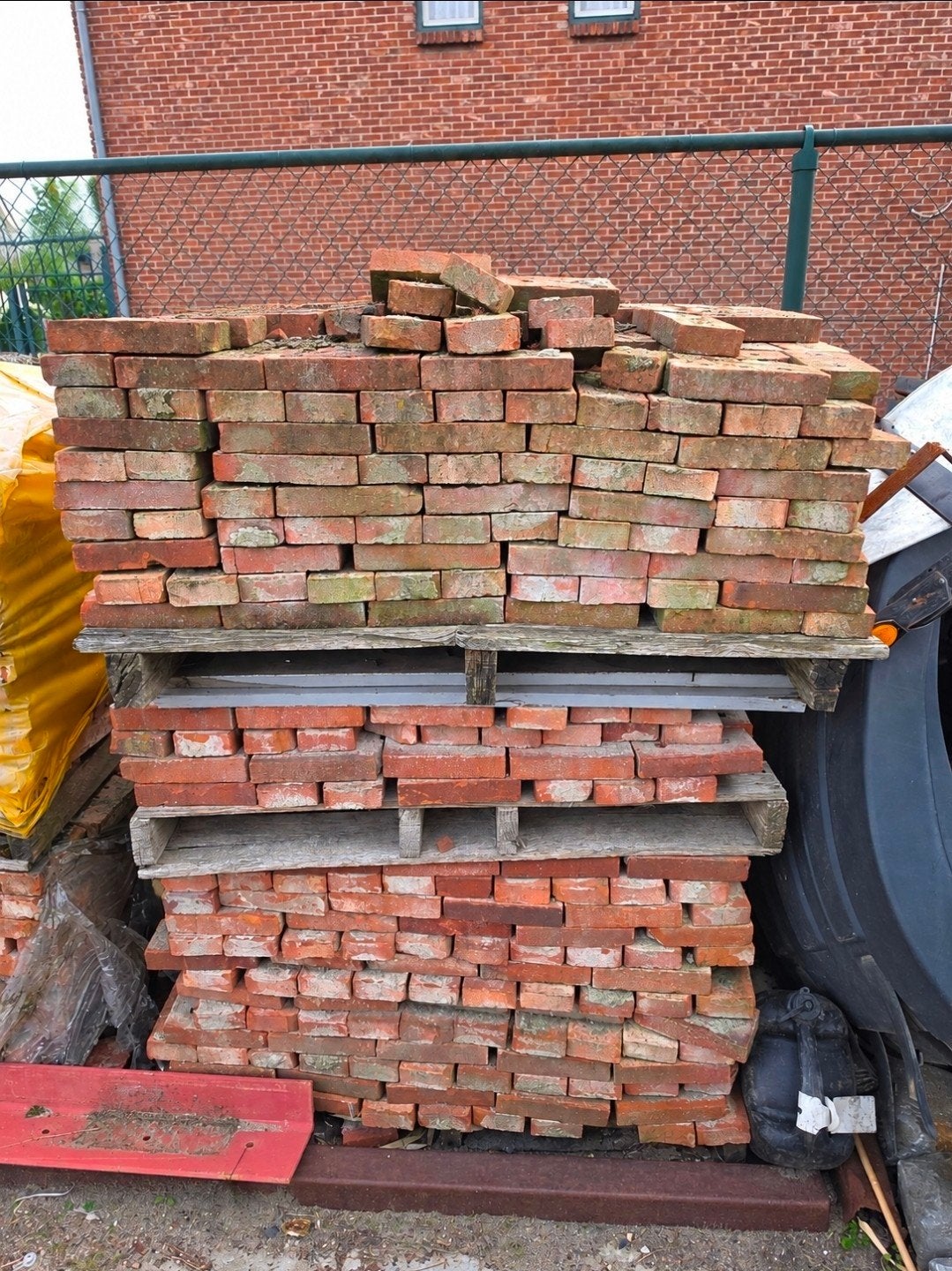 750–850 stenen naar schatting (GRATIS OPHALEN) (In Lommel), Ophalen, Bakstenen