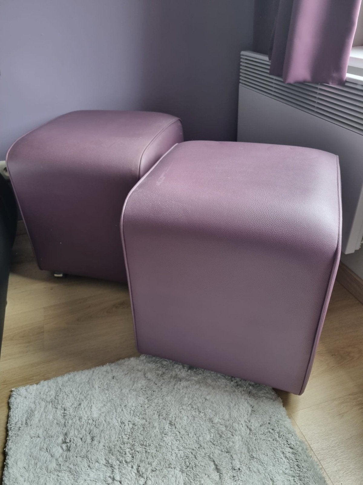 lot de 2 poufs en cuir violet, Enlèvement, Cuir