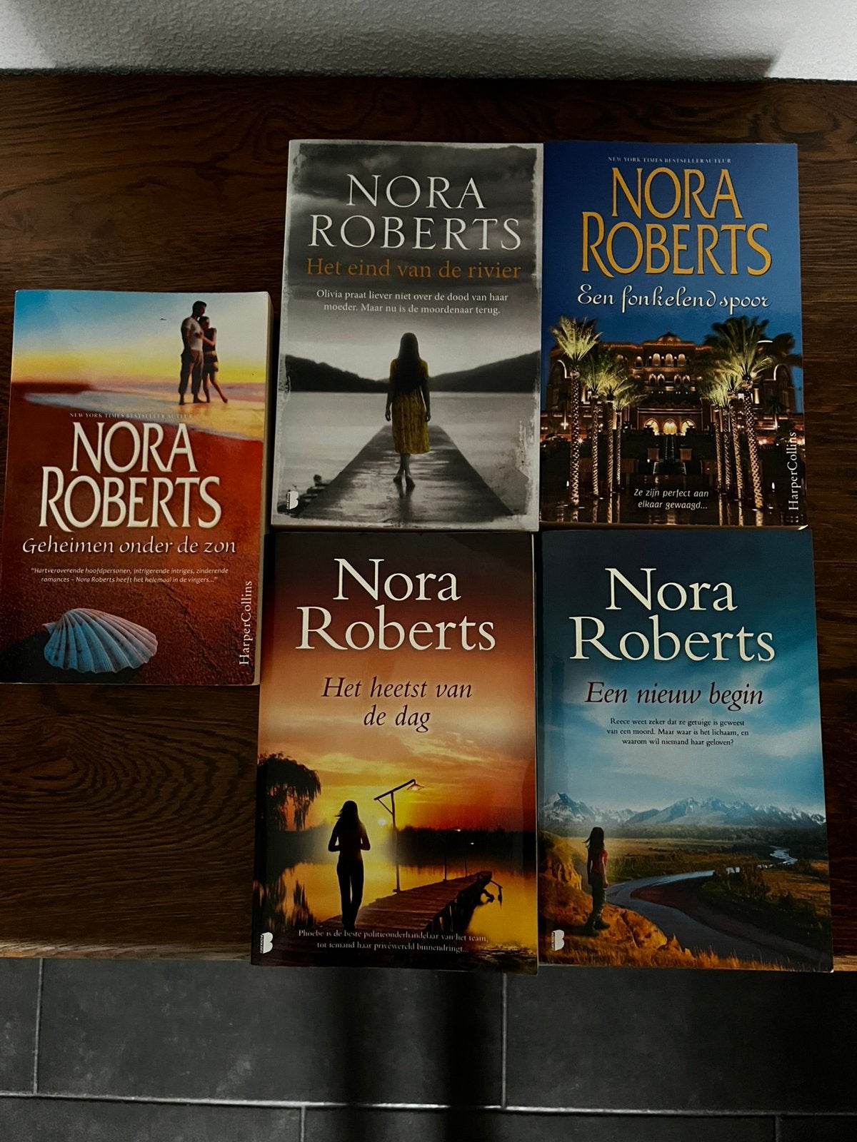 5 spannende romans van Nora Roberts in goede staat., Enlèvement, Comme neuf