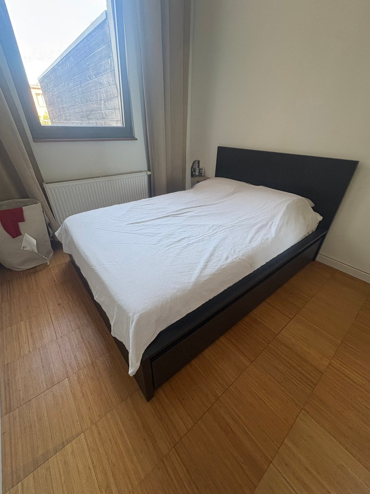 Zwart bed - twijfelaar, Huis en Inrichting, Ophalen, 140 cm, Zo goed als nieuw, Twijfelaar