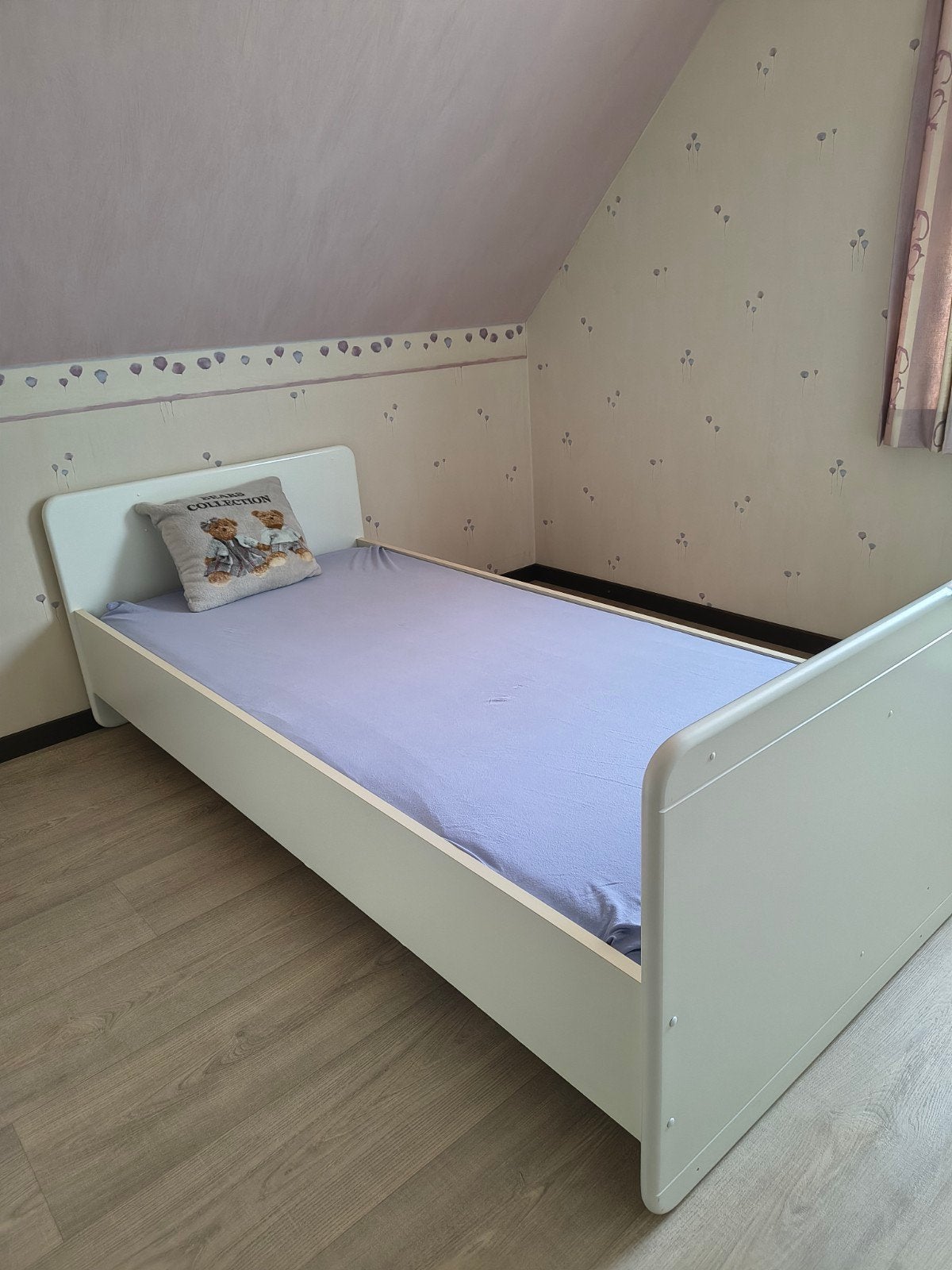 Baby meegroeibed met bijhorende kast, Ophalen, Lattenbodem
