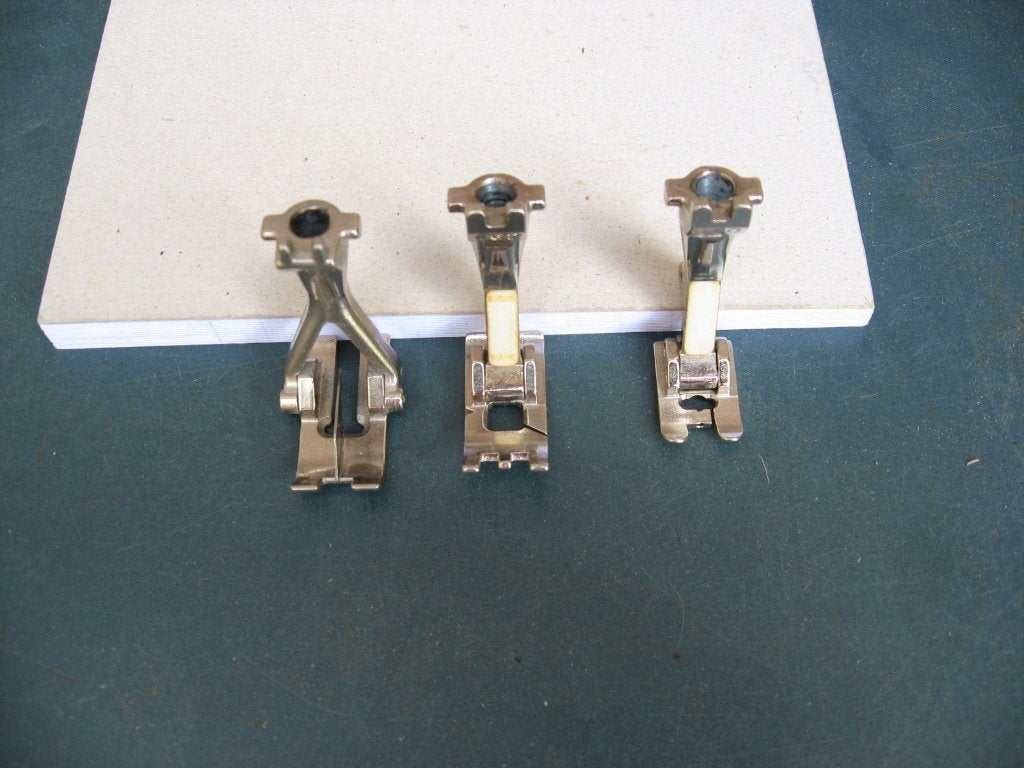 3 pieds presseurs Bernina anciennes série : n7, 452 et 030, Hobby & Loisirs créatifs, Machines à coudre & Accessoires, Enlèvement ou Envoi