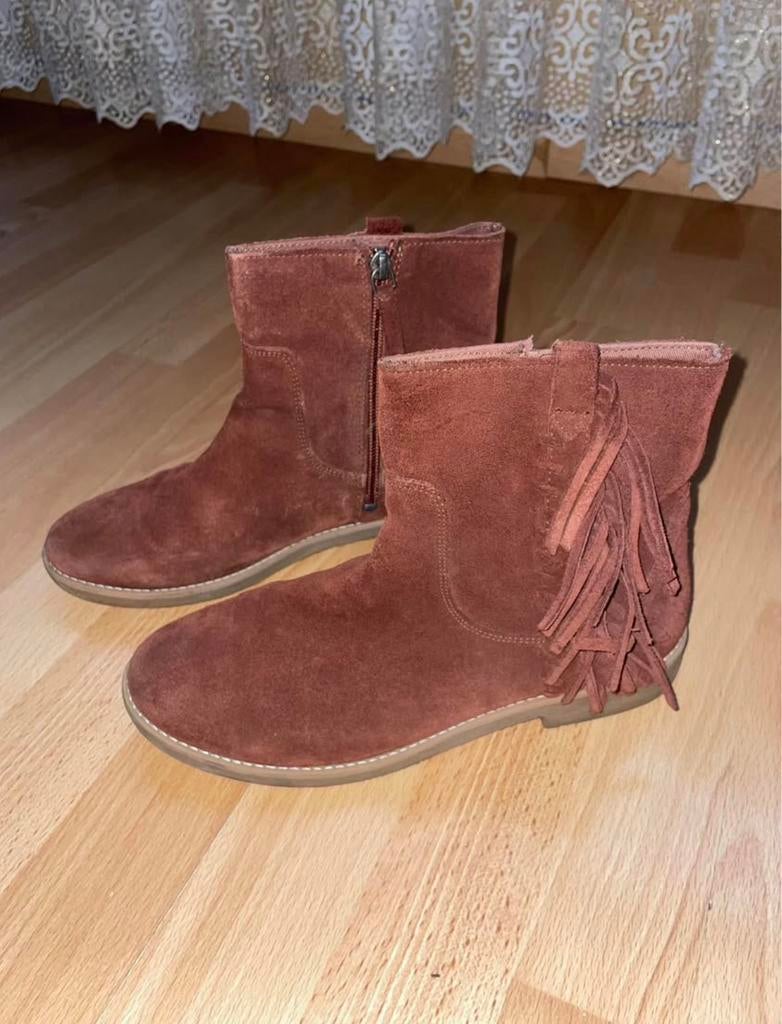 Chaussure en daim, Enfants & Bébés, Enlèvement, Comme neuf
