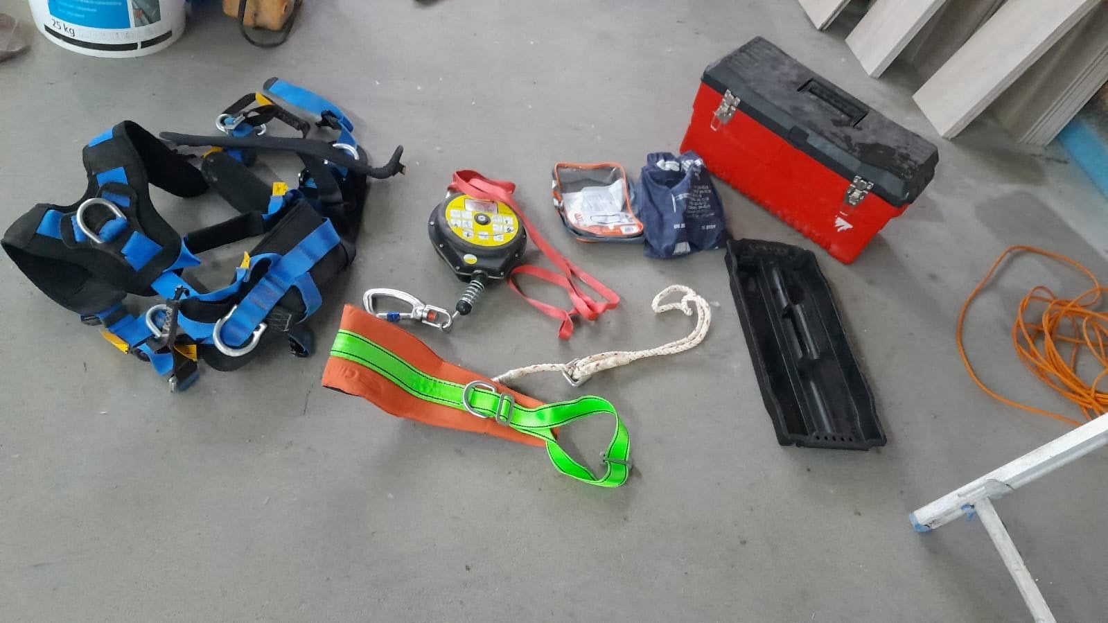 Harnas met valbeveiliging, Bricolage & Construction, Vêtements de sécurité, Enlèvement, Comme neuf