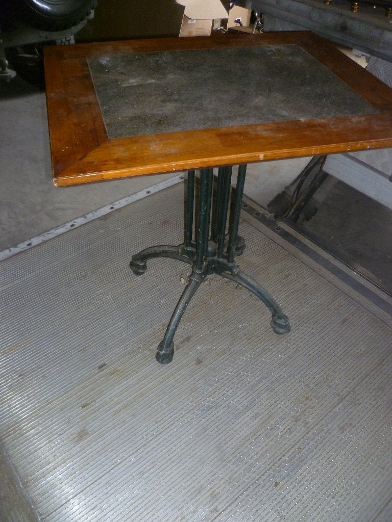 GIETIJZEREN TAFEL MET MARMEREN BLAD, Enlèvement