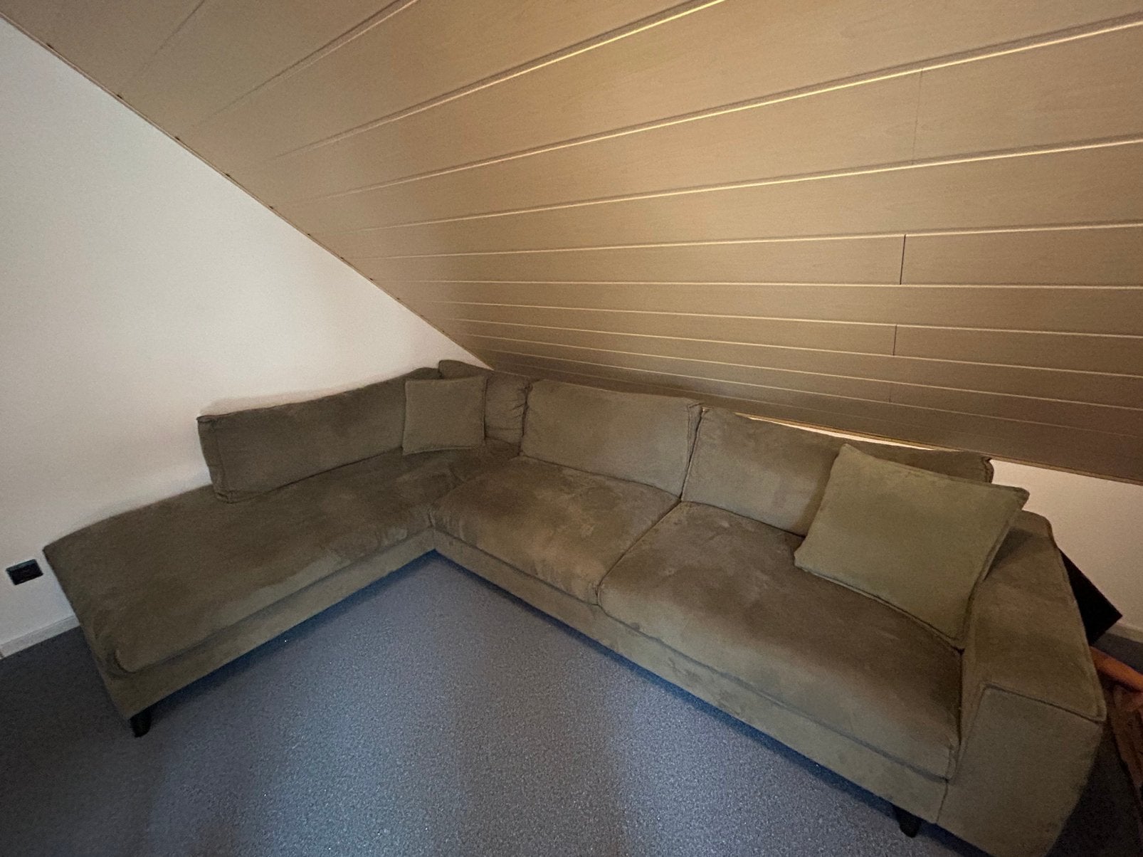 Groene suede hoekzetel van Goosens, Huis en Inrichting, Zetels | Complete zithoeken, Gebruikt, Ophalen