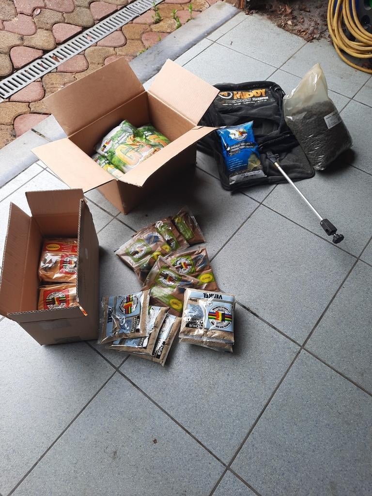 Lot pour la pêche  , amorce  , pellets  , bourriche, Enlèvement