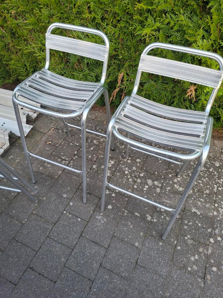 Aluminum barkrukjes, Ophalen