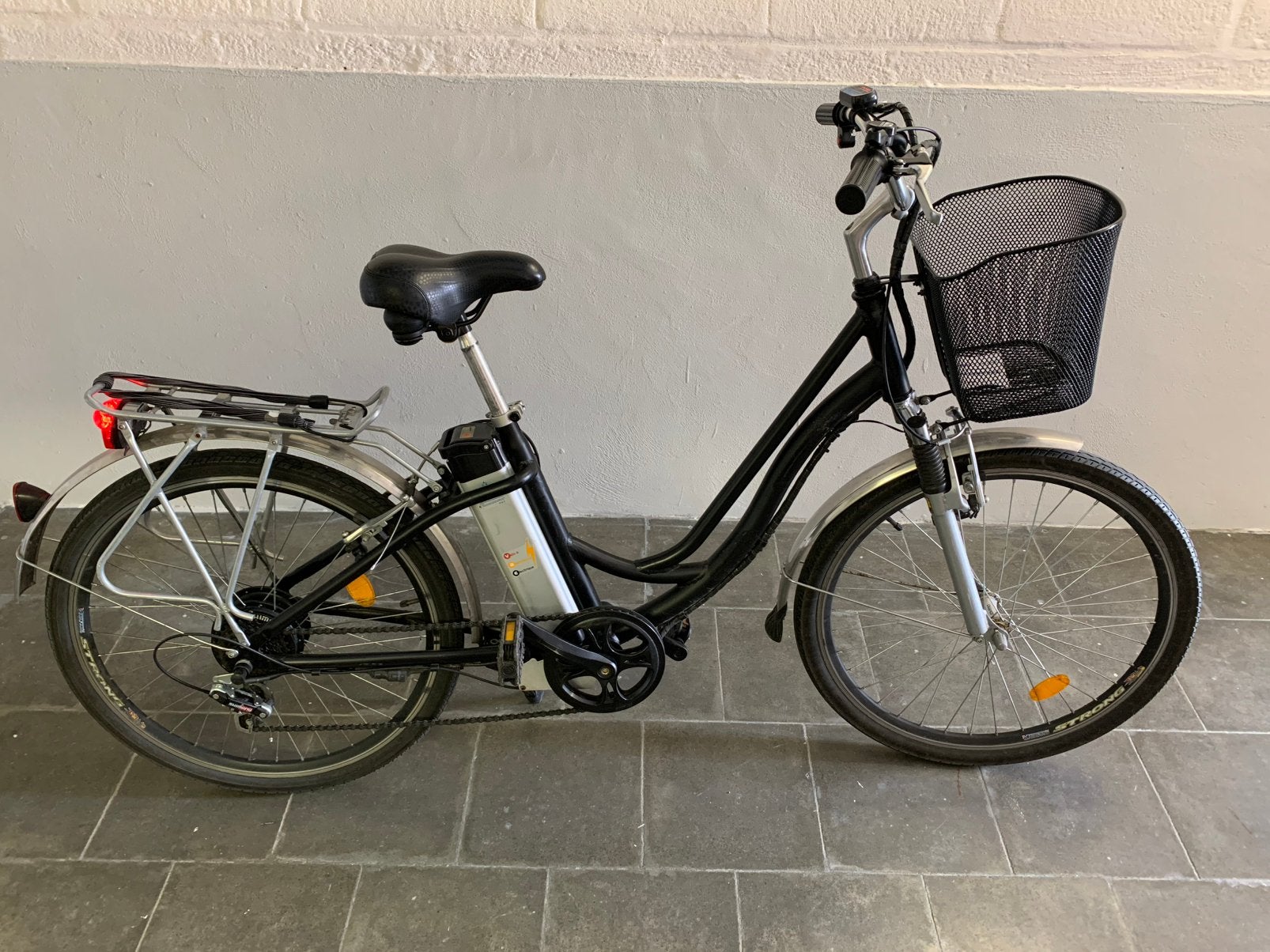 Très beau vélo électrique avec panier, Enlèvement, Comme neuf