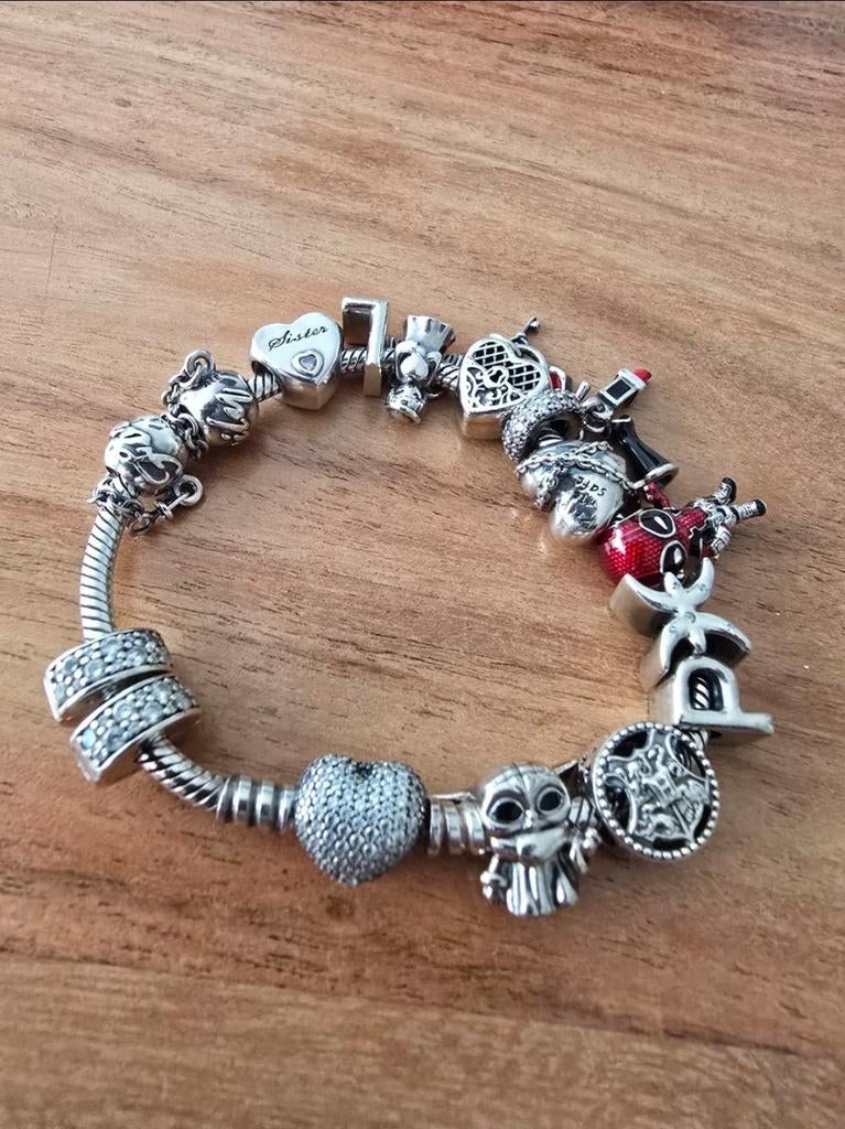 Pandora met alle charmes, Ophalen