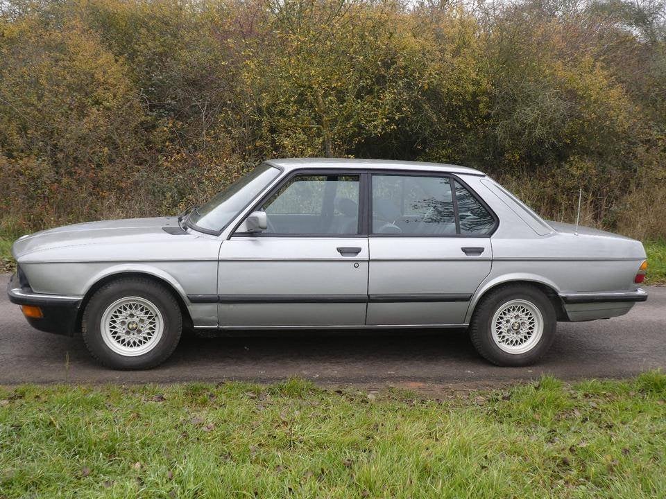 BMW 520 E28, Autos, BMW, Boîte manuelle, 6 cylindres, Berline, Particulier