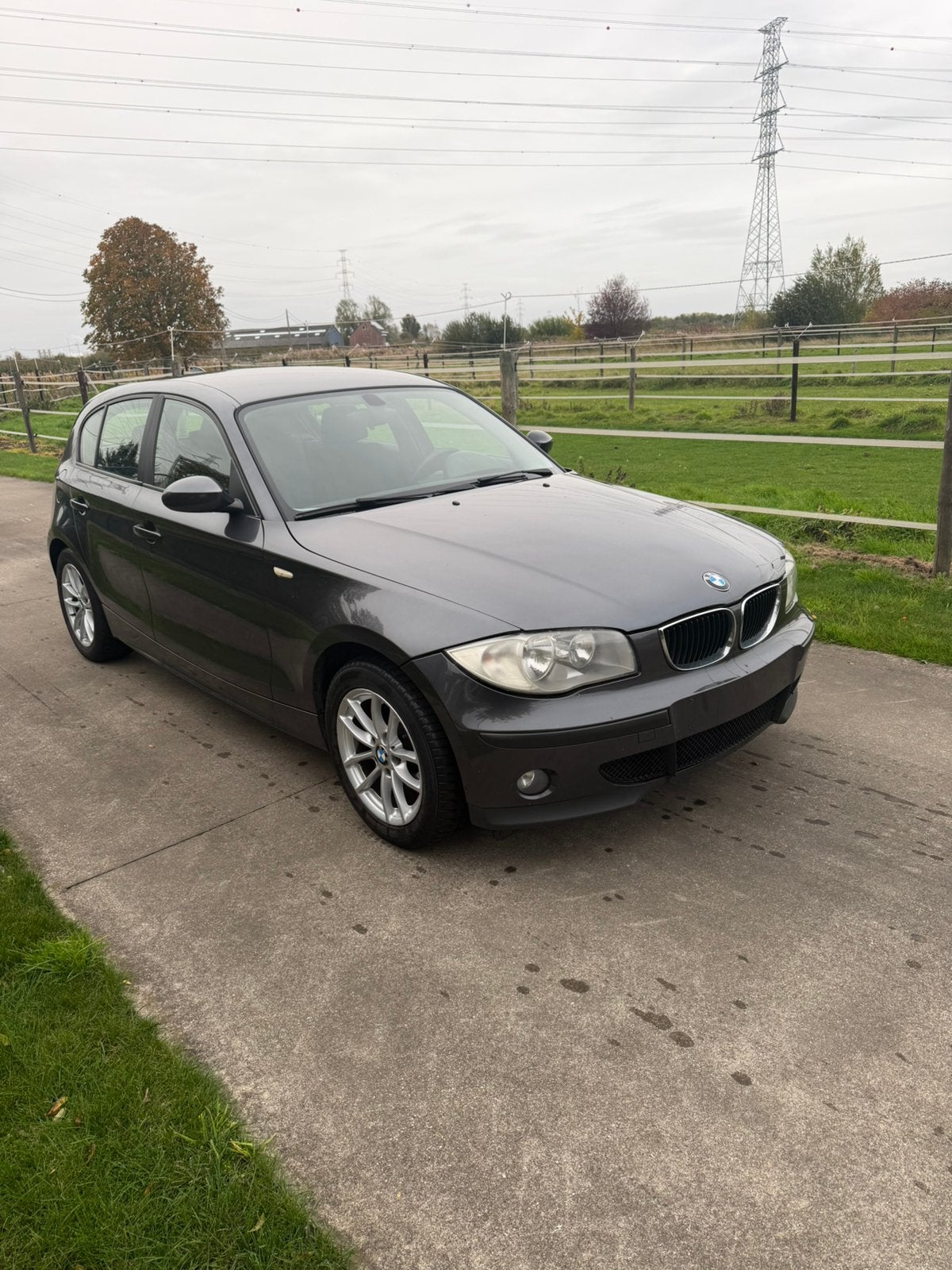 Bmw 116 benzine met keuring voor verkoop 2450 euro, Auto's, Dealer onderhouden, Verwarmde buitenspiegels, Zwart, 4 cilinders