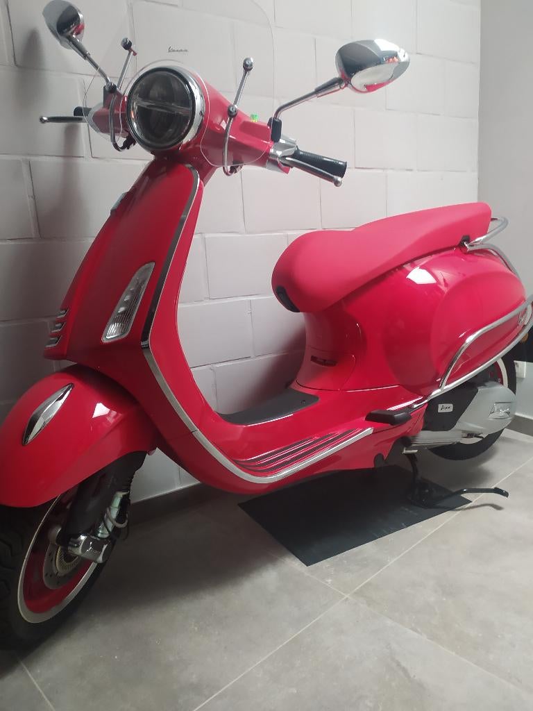 Vespa red primavera 125, Fietsen en Brommers, Scooters | Vespa, Ophalen, Overige modellen, Nieuw, 125 cc