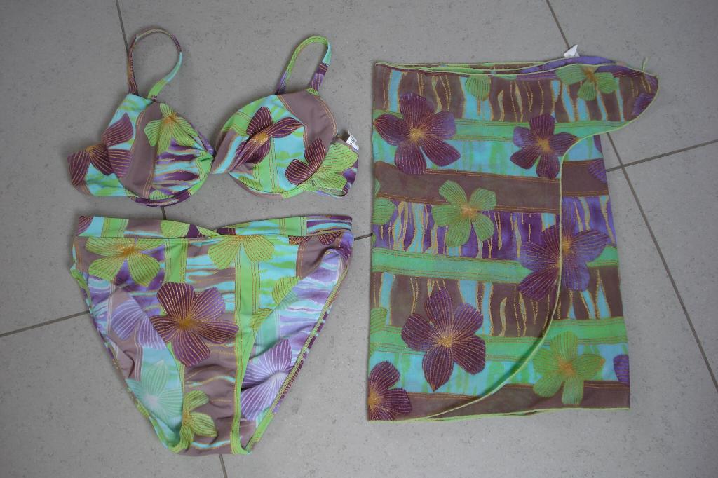 3 delige Lentiggini bikini set, dames. mt 44, Kleding | Dames, Badmode en Zwemkleding, Zo goed als nieuw, Bikini, Ophalen of Verzenden