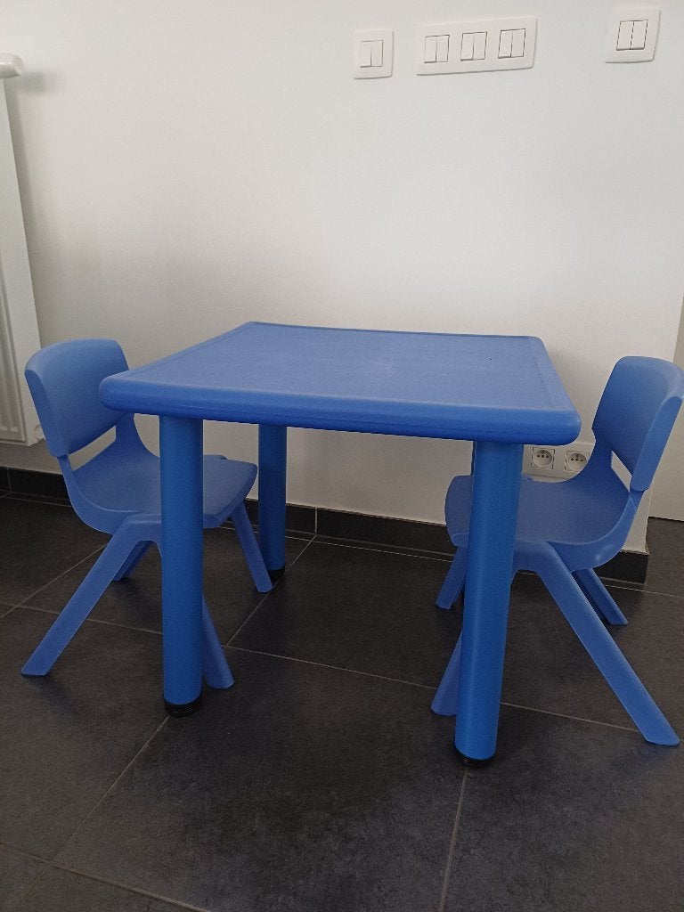 Kindertafeltje met stoelen, Kinderen en Baby's, Ophalen, Gebruikt, Tafel(s) en Stoel(en)