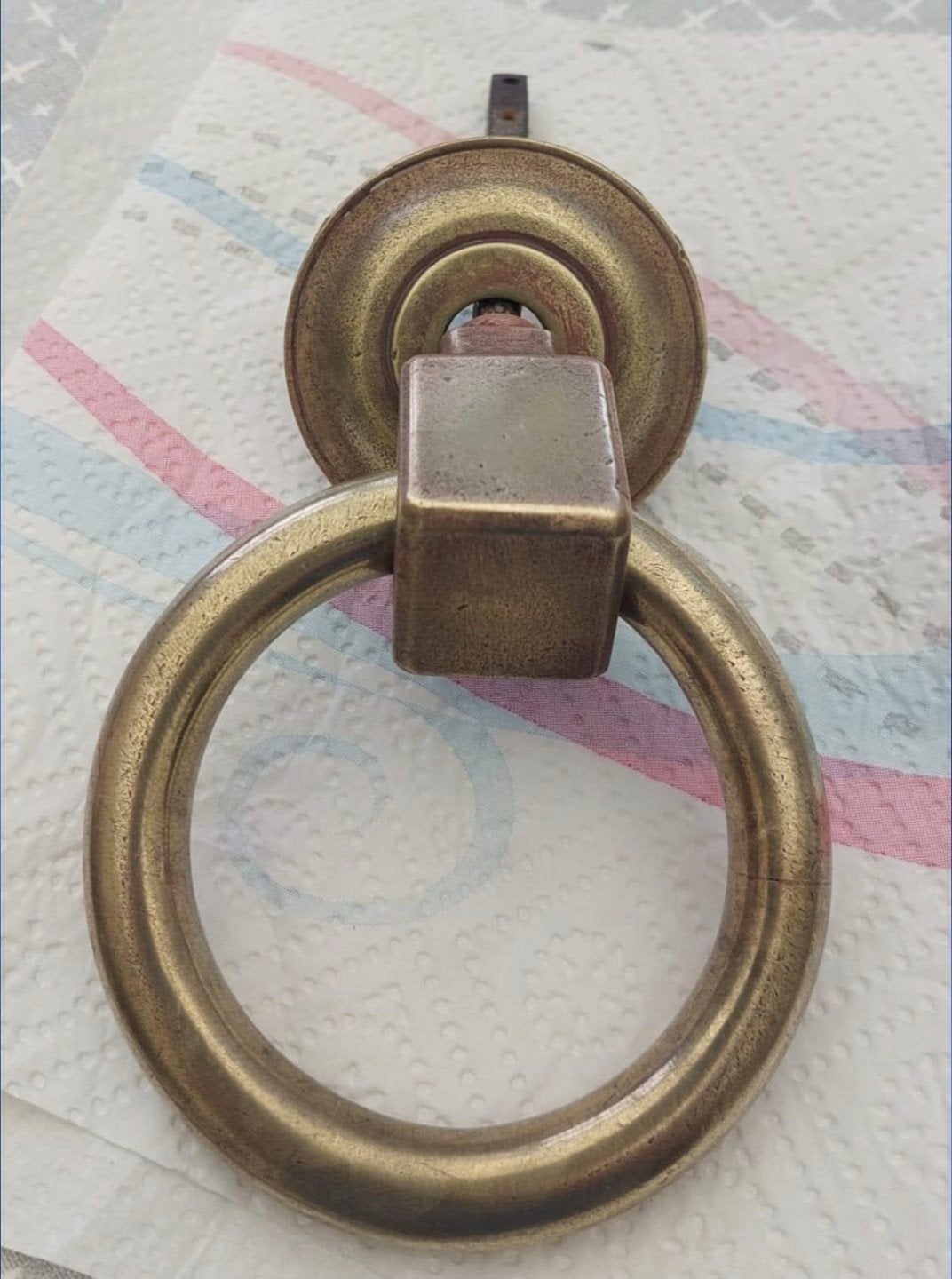 Oude koperen ringgreep voor deur. Ring heeft diameter 9cm, Ophalen