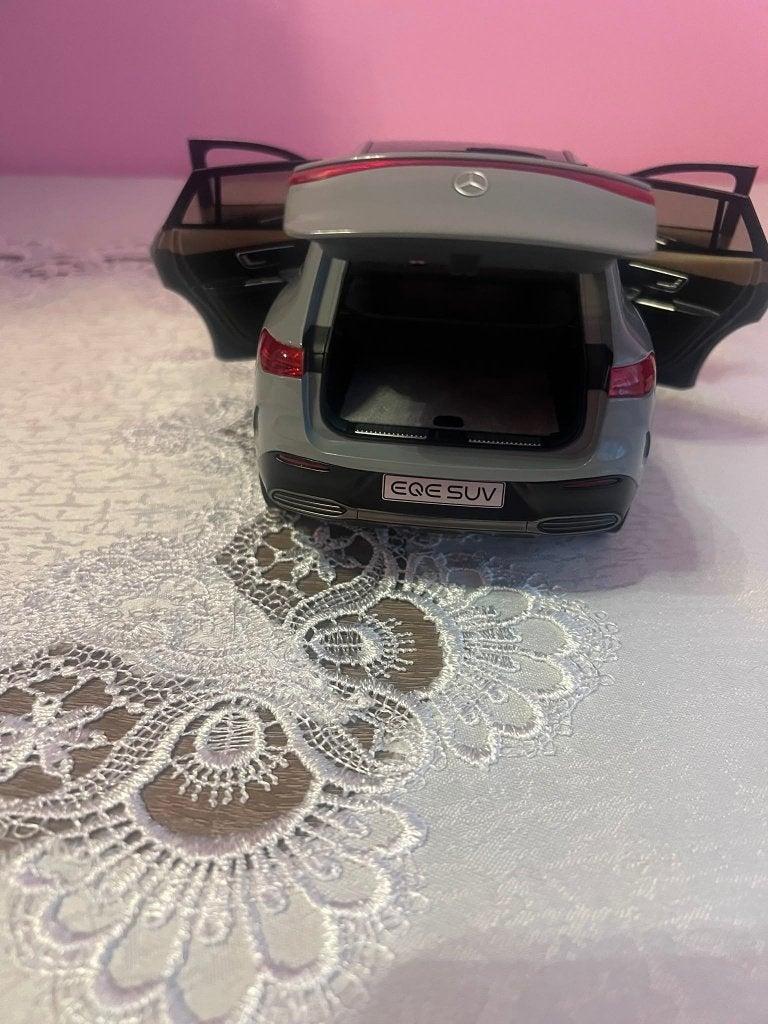 MERCEDES EQE SUV NZG 1:18, Hobby en Vrije tijd, Modelauto's | 1:18, Nieuw, Auto, Overige merken, Ophalen of Verzenden