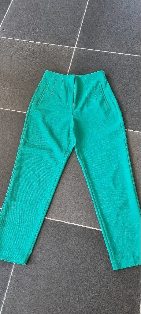 fel groene broek ZARA hoge taille maat Medium of 38, Maat 38/40 (M), Ophalen of Verzenden, Lang, Gedragen