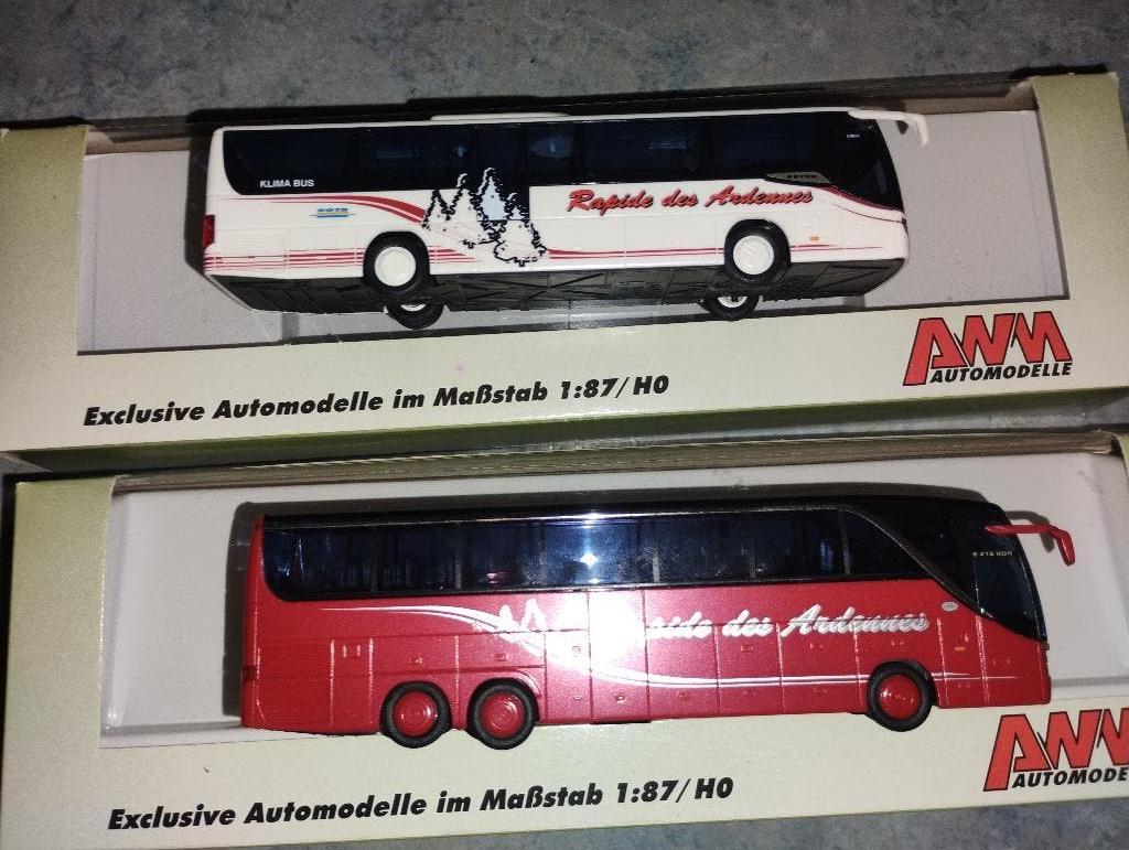 SETRA „Rapide des Ardennes „(LU) BUS met 2 auto's AWM 1/87, Ophalen of Verzenden, Zo goed als nieuw, Bus of Vrachtwagen, AWM