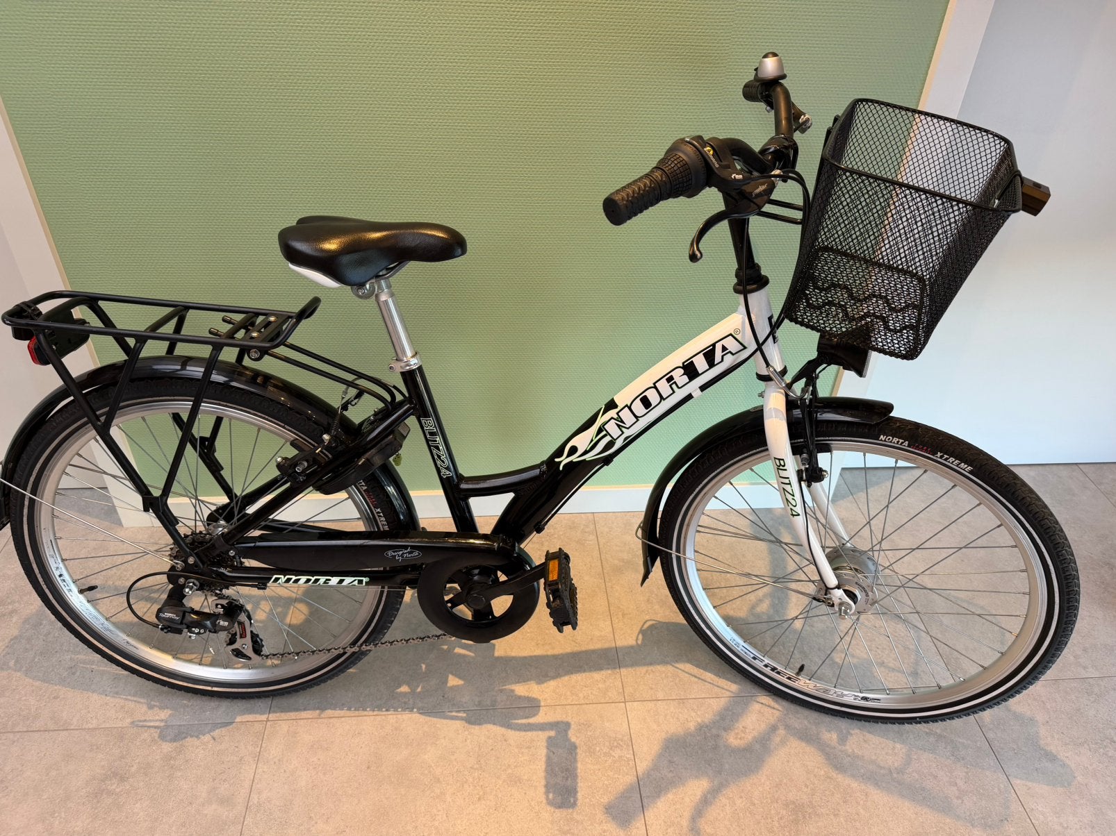 Norta Blitz 24 Inch. Kinder Stadsfiets, 20 inch of meer, Gebruikt, Velgrem, Versnellingen