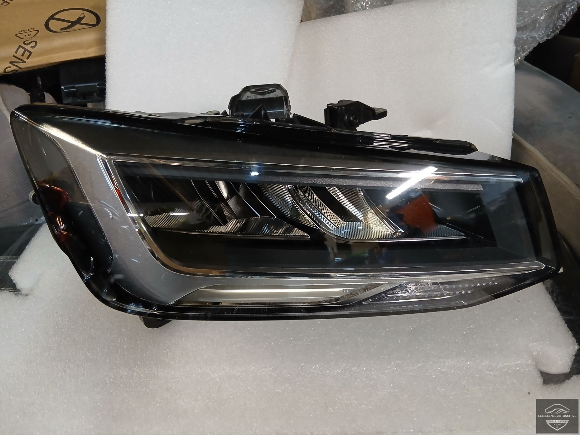 Audi Q2 81A Facelift 2020+ Vol LED Koplamp Rechts 81A941012C, Autos : Pièces & Accessoires, AUDI AG, Auto-Union-Strasse 1
85045  Ingolstadt, DE