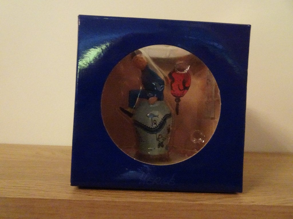 Kuifje plastic podiumdoos - Kuifje in het Verre Oosten, Verzamelen, Ophalen of Verzenden, Kuifje, Zo goed als nieuw, Beeldje of Figuurtje