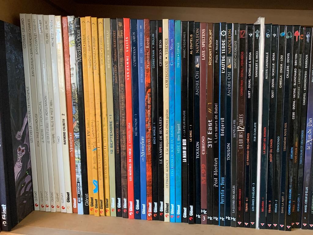 Déstockage BD grand format 3 euros, 4 pour 10., Ophalen