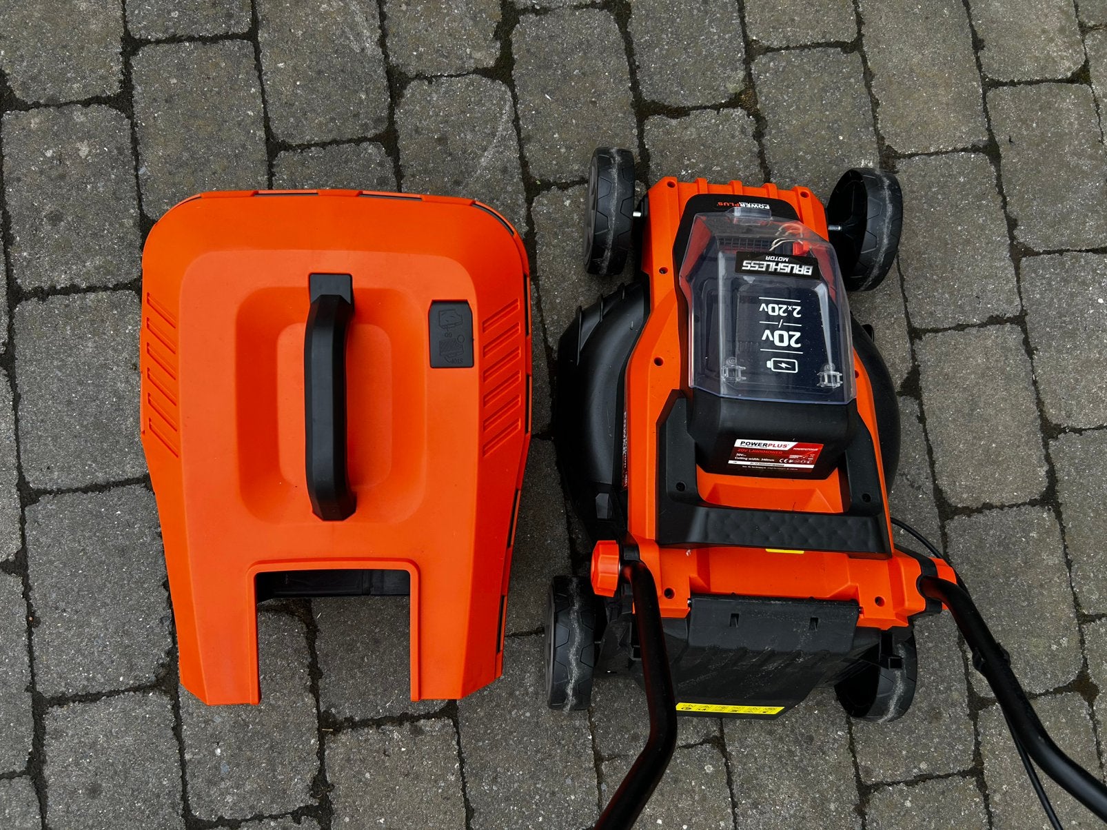 Accu grasmaaier Powerplus, Ophalen, Zo goed als nieuw, Accu-grasmaaier