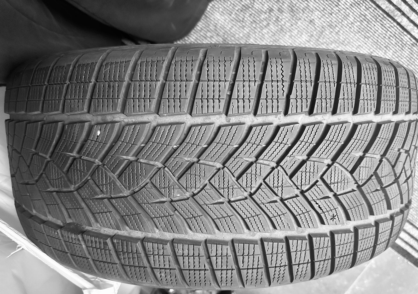 Pneus GOODYEAR hiver (x2) run flat BMW X3 275/40 20 pouces, Neuf, Pneus hiver, 275 mm, Véhicule utilitaire