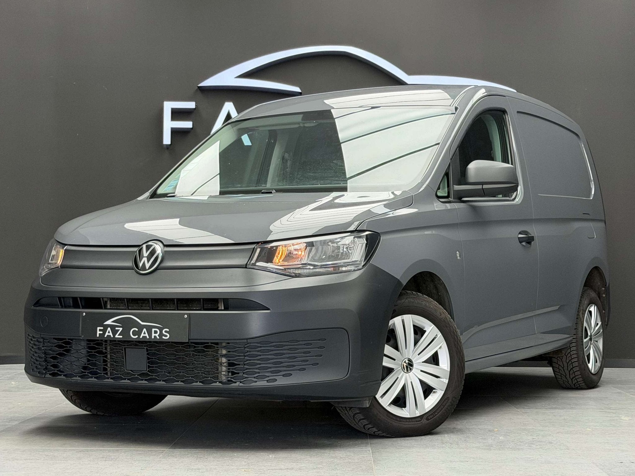 Volkswagen Caddy 1.6 TDi * 1ER PROP + CARPLAY + TVA + GARANT, Autos, Euro 6, Entreprise, 2 places, Noir