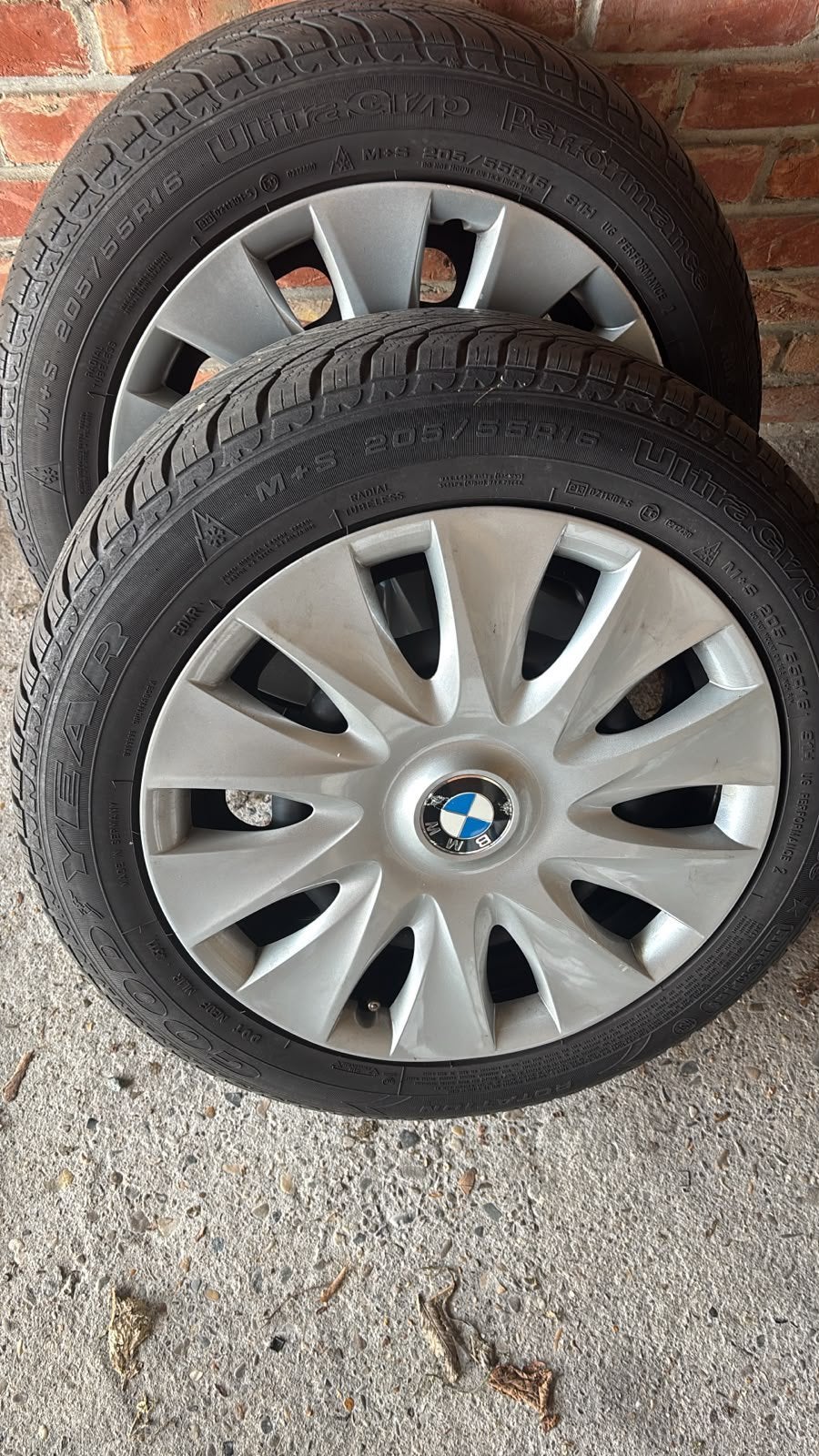 4 Original BMW jantes + pneus d’hiver + couvre-roues, Autos : Pièces & Accessoires, Pneus & Jantes, Pneus hiver, 16 pouces, Pneu(s)