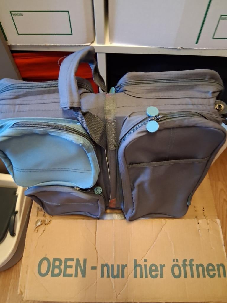 3 in 1 verzorgingstas en reiswieg (merk Delta Baby), Ophalen