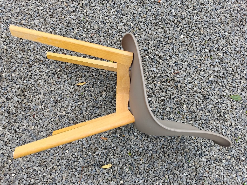 eetkamerstoelen in grijs pvc en een houten onderstel, Maison & Meubles, Bois, Gris, Enlèvement, Utilisé