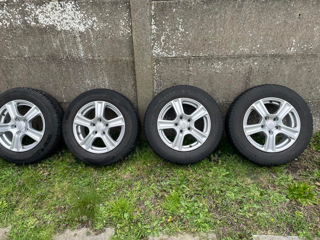 Winterbanden met velg vw touran, Ophalen, Gebruikt, 15 inch, Banden en Velgen