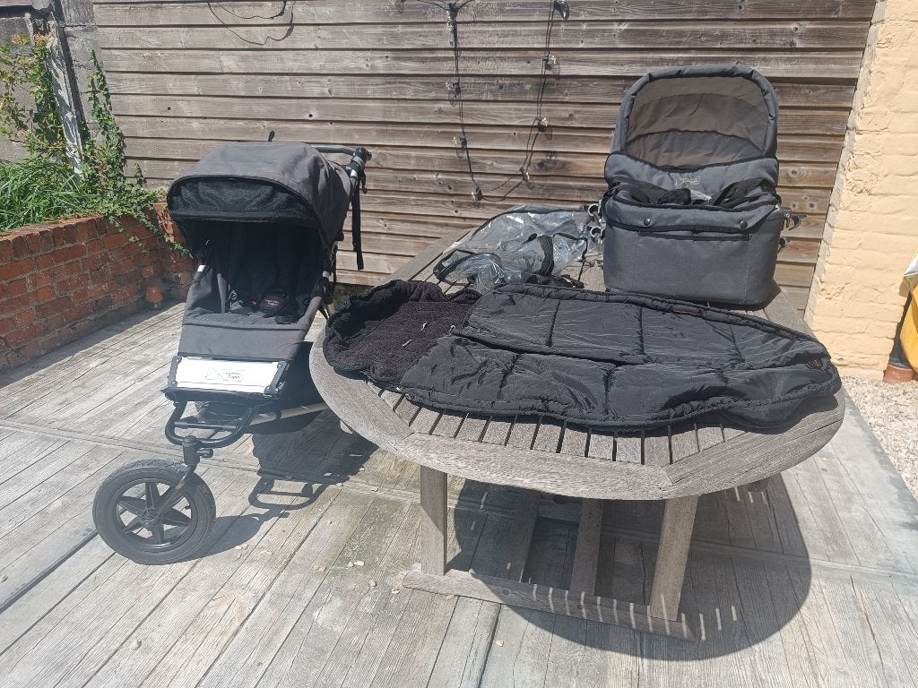 Mountain Buggy + accessoires, Enfants & Bébés, Buggys, Utilisé, Autres marques, Protection de pluie, Dossier réglable, Ombrelle