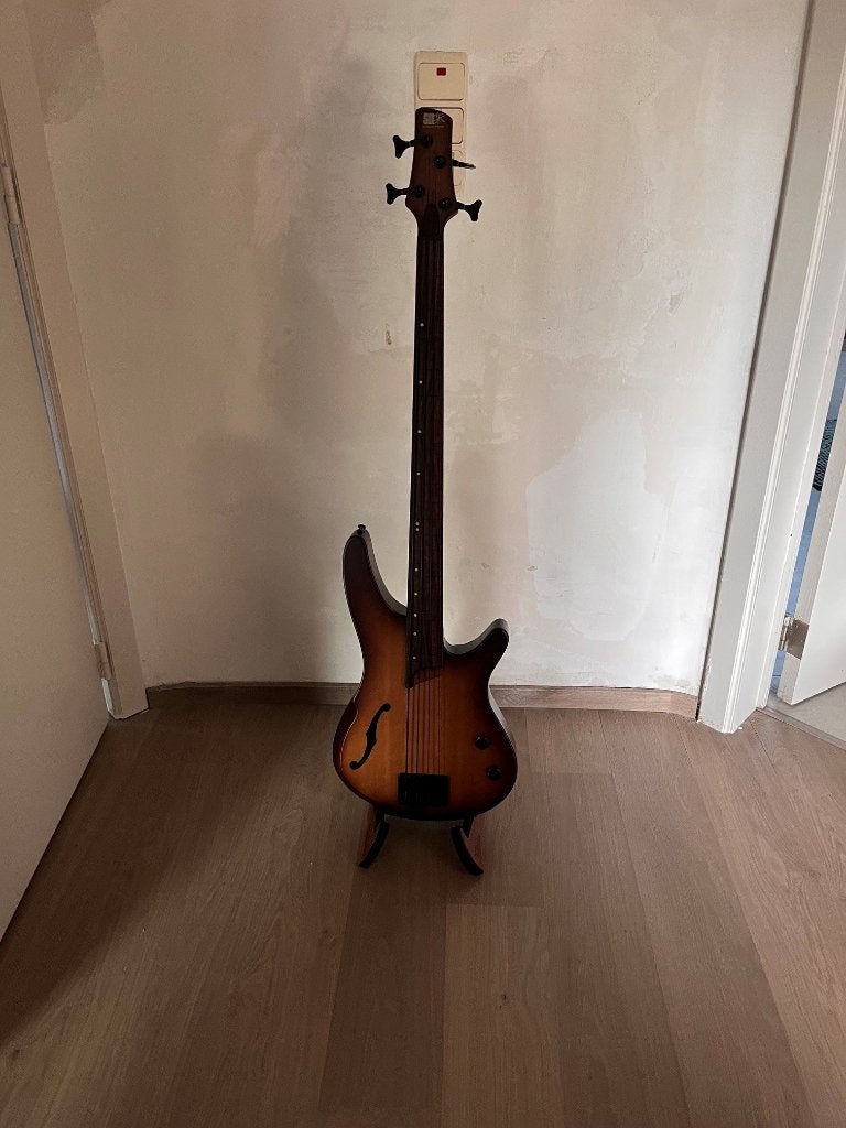 Ibanez SRH500F fretless bas + gator bass gigbag, Musique & Instruments, Enlèvement, Comme neuf, Semi-acoustique, Fretless