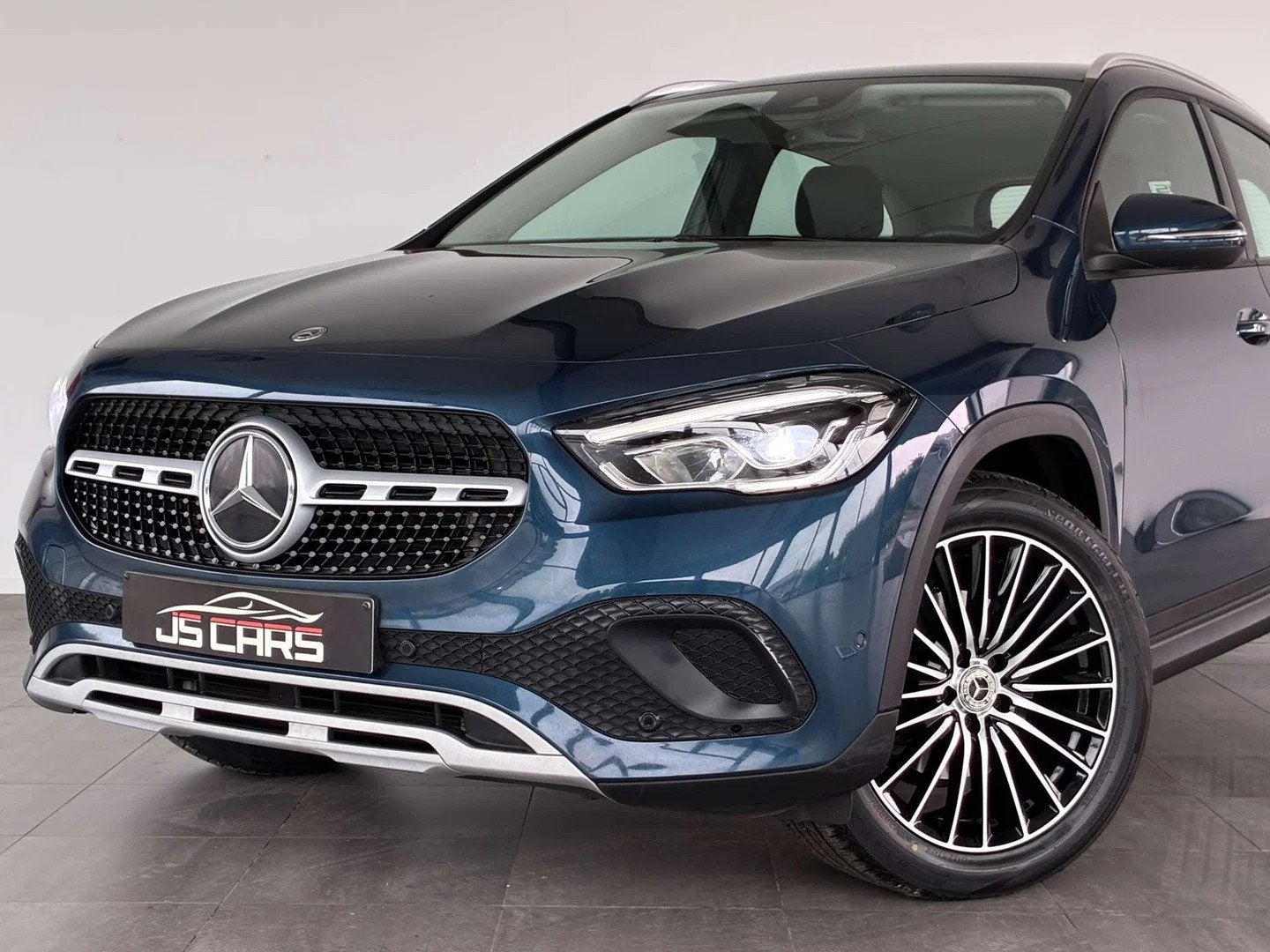 Mercedes-Benz GLA 200 d-1ERPRO-COCKPIT-CAMERA-GPS-JANTES19-P, Achat, Entreprise, 2135 kg, Noir