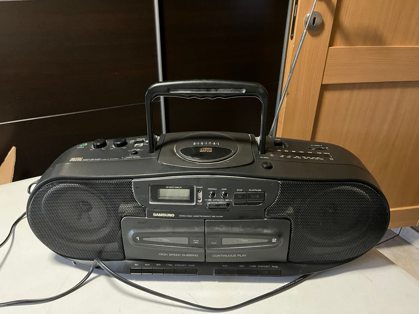 Radio en cd speler en 2 cassettes, Audio, Tv en Foto, Radio's, Ophalen, Zo goed als nieuw, Radio