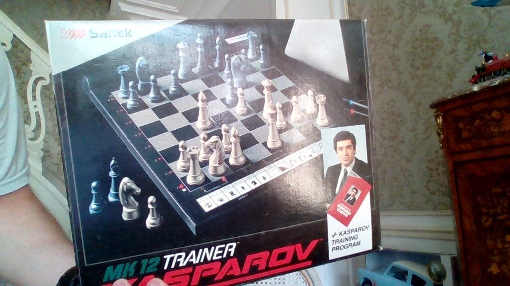 SAitek jeu d 'échec électronique Kasparov, Enlèvement