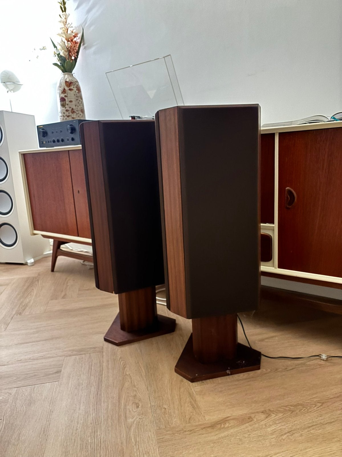 Vintage houten speakers zuilen 2 zijdig boxen, Audio, Tv en Foto, Ophalen, Zo goed als nieuw