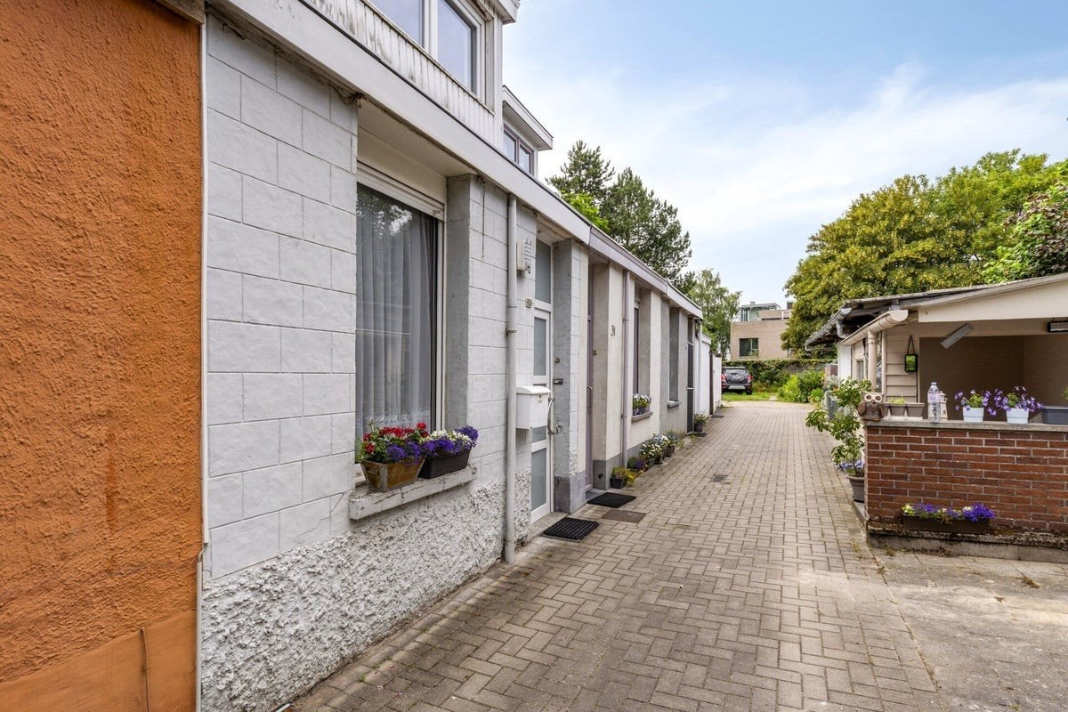 Woning met 2 slaapkamers en autostaanplaats in knus straatje, Immo, Maisons à vendre