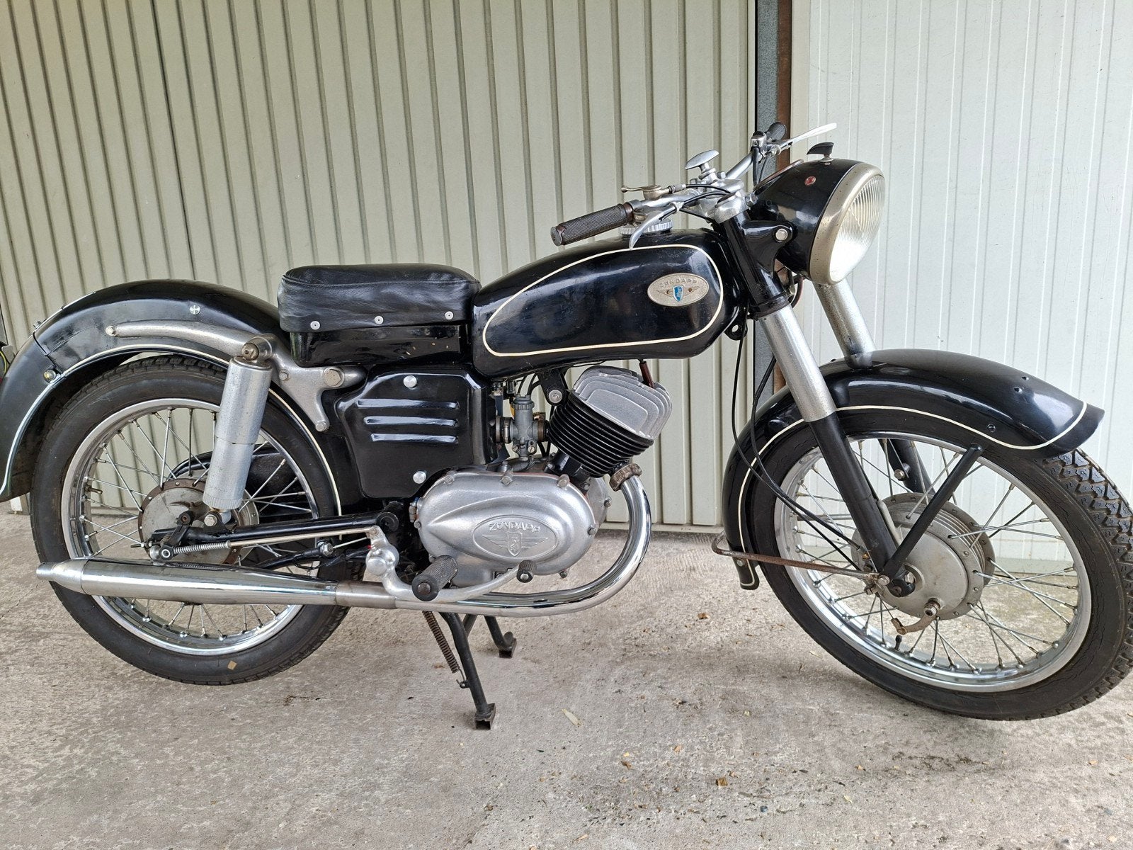 élastique Zundapp 250, Motos